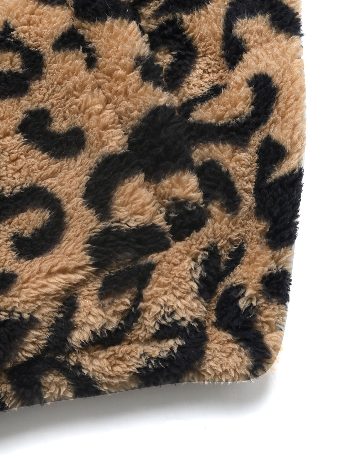 Leopard print teddy fleece hem detail